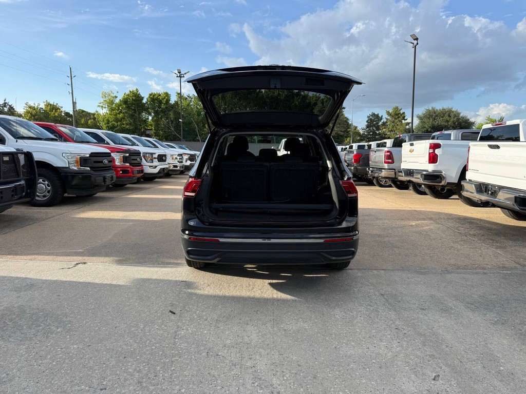 Volkswagen Tiguan Vehicle Full-screen Gallery Image 38
