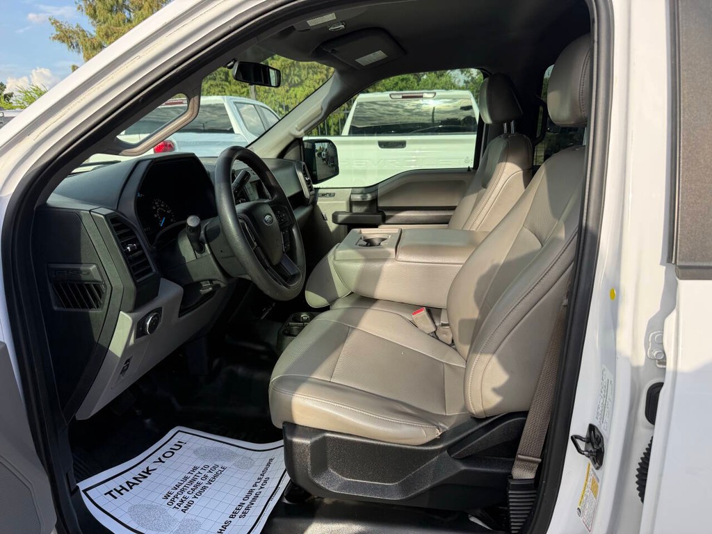 Ford F-150 Vehicle Full-screen Gallery Image 07