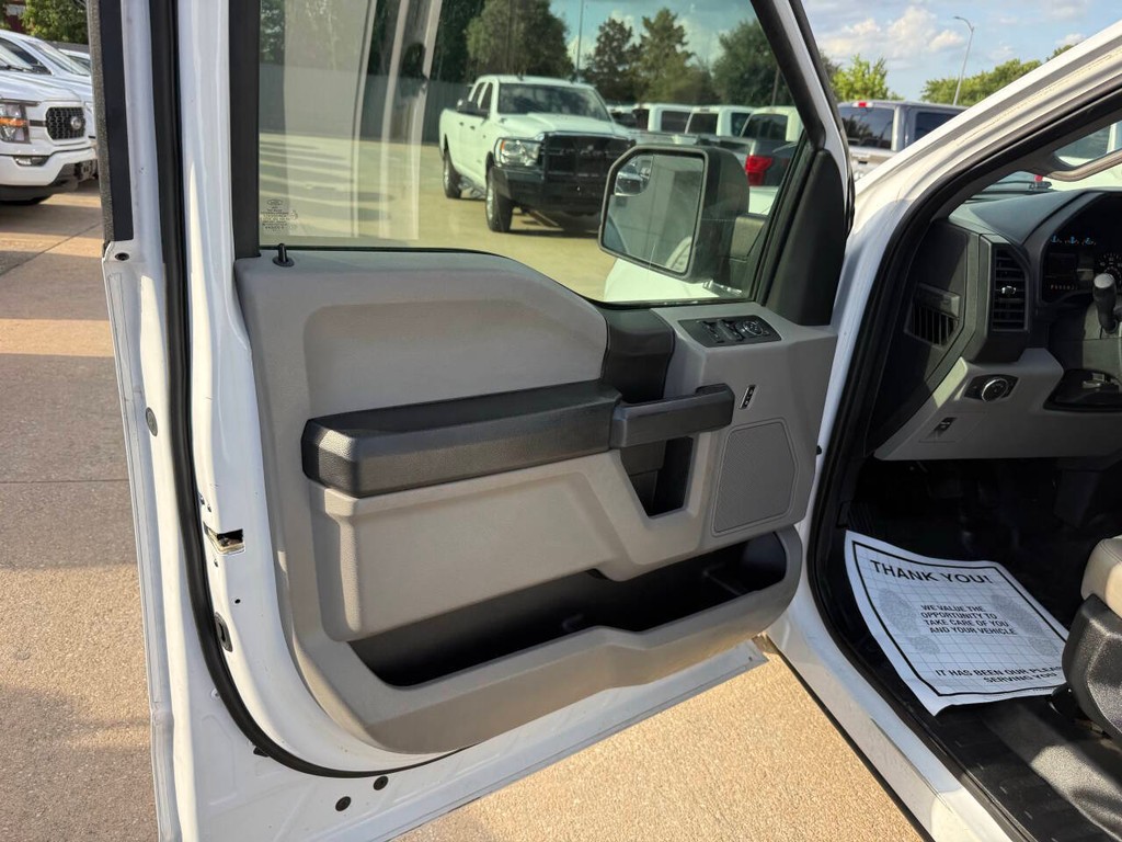 Ford F-150 Vehicle Full-screen Gallery Image 08