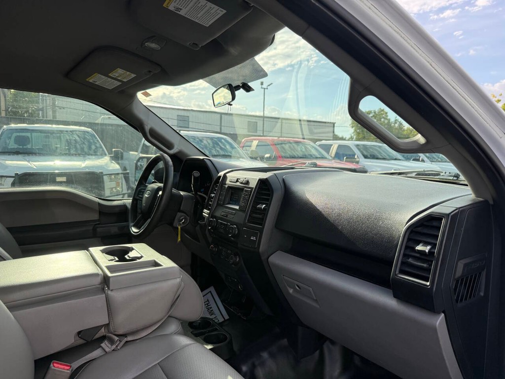 Ford F-150 Vehicle Full-screen Gallery Image 09