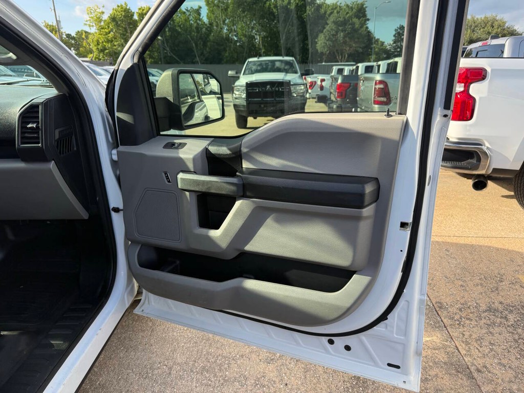Ford F-150 Vehicle Full-screen Gallery Image 11