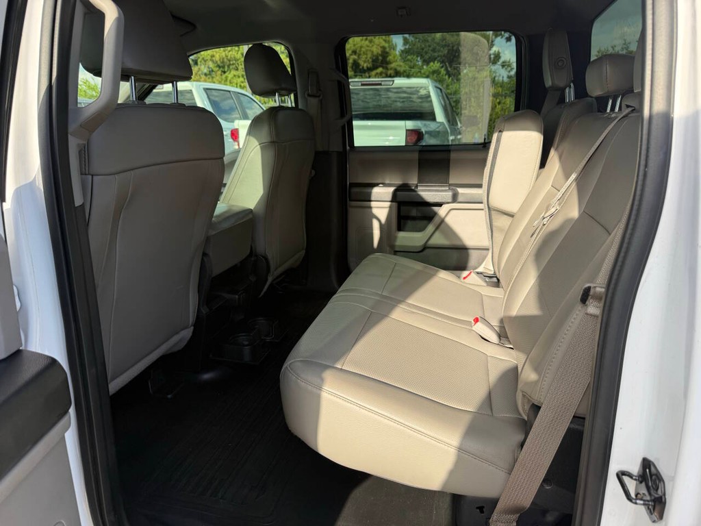Ford F-150 Vehicle Full-screen Gallery Image 12