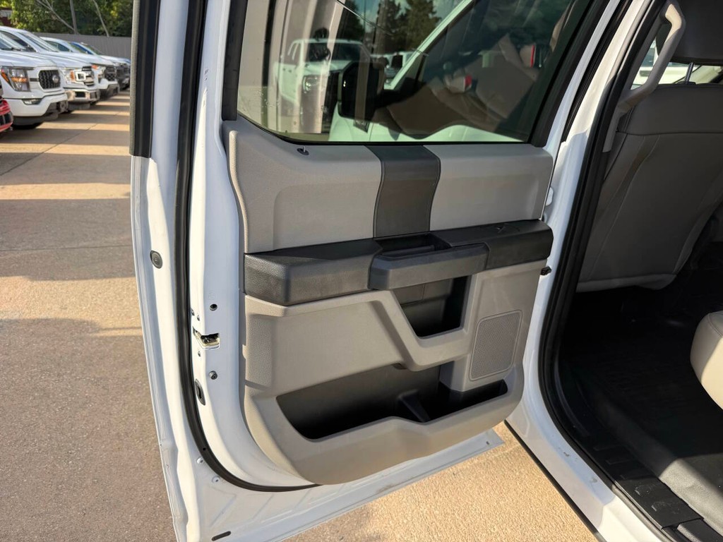 Ford F-150 Vehicle Full-screen Gallery Image 13