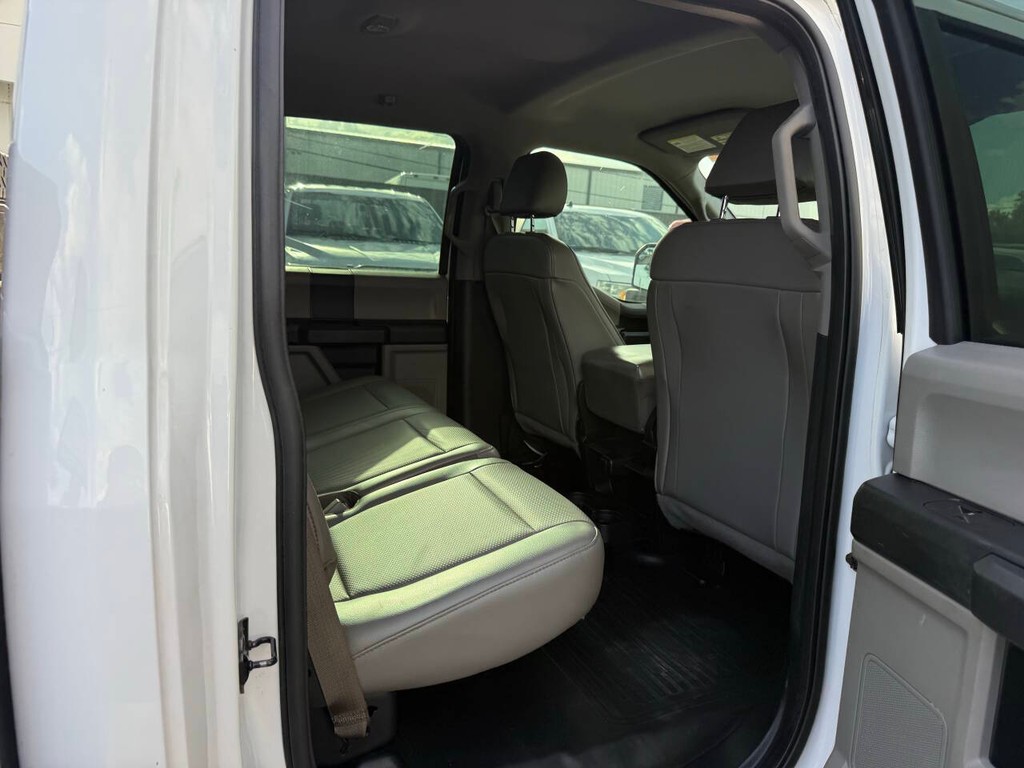 Ford F-150 Vehicle Full-screen Gallery Image 14