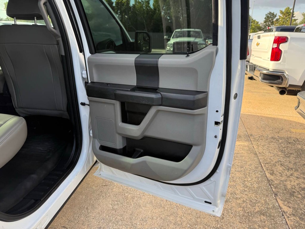 Ford F-150 Vehicle Full-screen Gallery Image 15