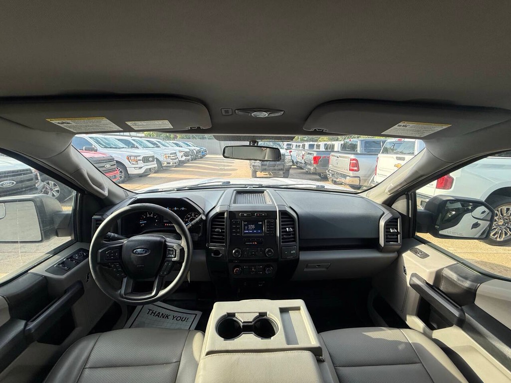 Ford F-150 Vehicle Full-screen Gallery Image 17