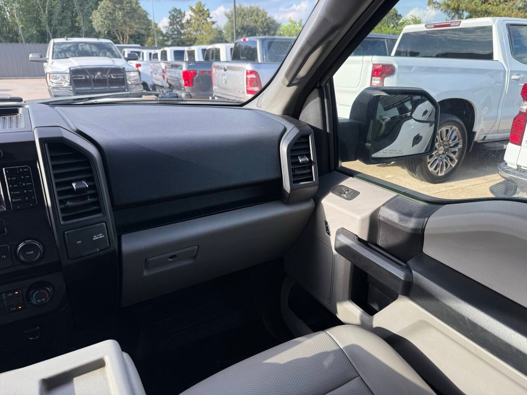 Ford F-150 Vehicle Full-screen Gallery Image 19