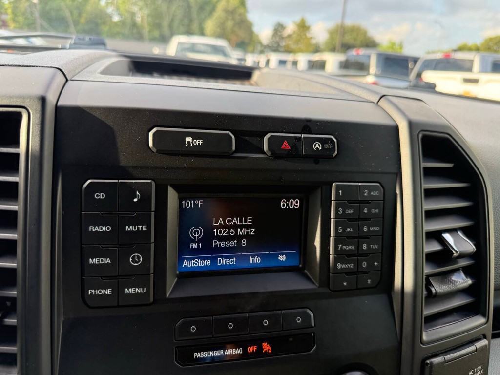 Ford F-150 Vehicle Full-screen Gallery Image 24