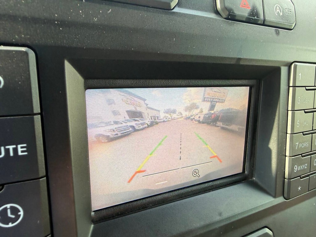 Ford F-150 Vehicle Full-screen Gallery Image 25