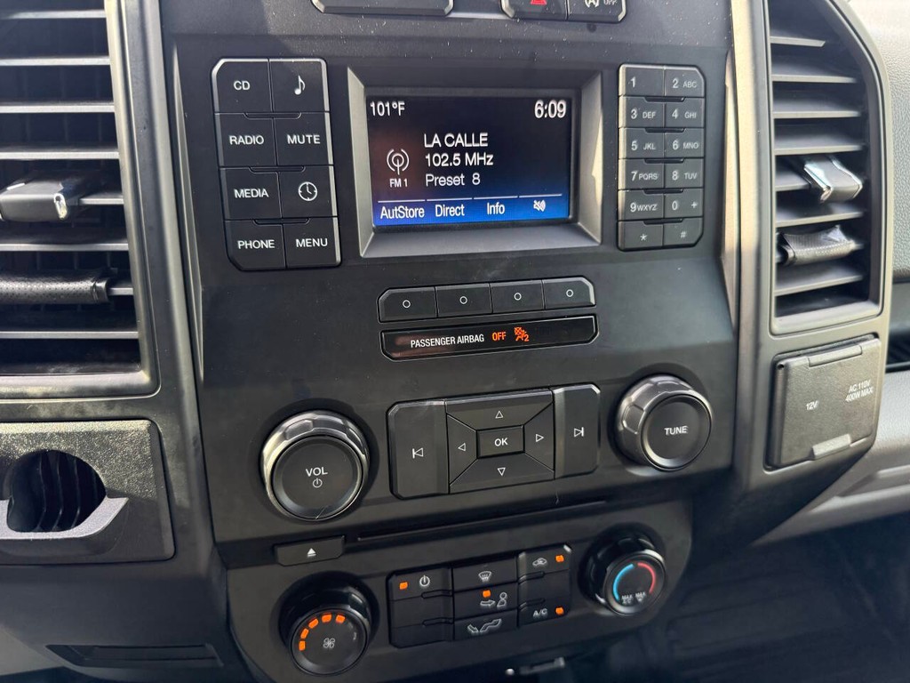 Ford F-150 Vehicle Full-screen Gallery Image 26