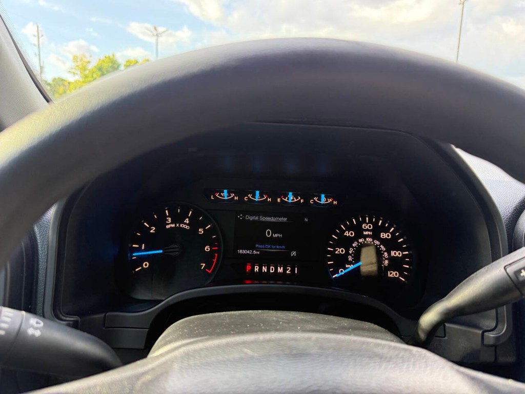 Ford F-150 Vehicle Full-screen Gallery Image 30