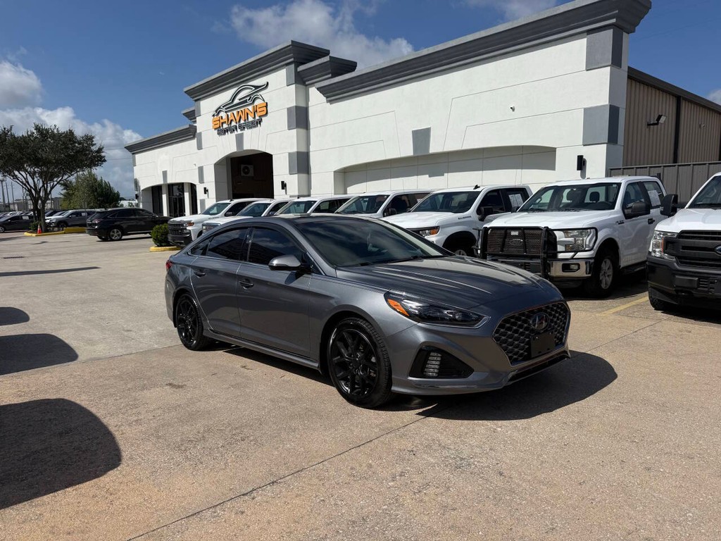 Hyundai Sonata Vehicle Full-screen Gallery Image 02