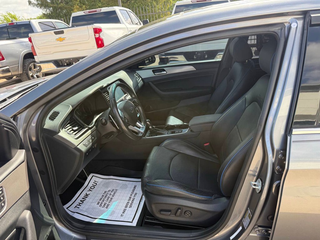 Hyundai Sonata Vehicle Full-screen Gallery Image 07