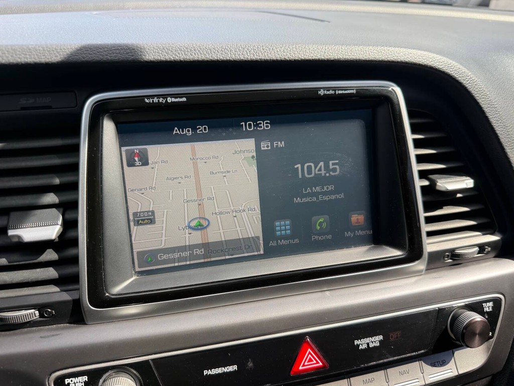 Hyundai Sonata Vehicle Full-screen Gallery Image 26