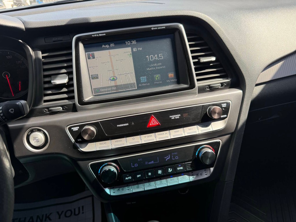 Hyundai Sonata Vehicle Full-screen Gallery Image 27