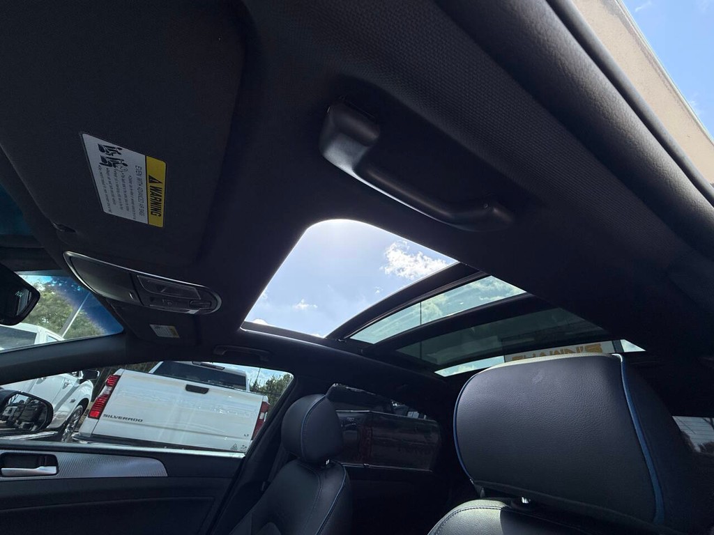 Hyundai Sonata Vehicle Full-screen Gallery Image 31