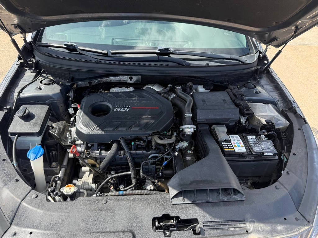 Hyundai Sonata Vehicle Full-screen Gallery Image 36