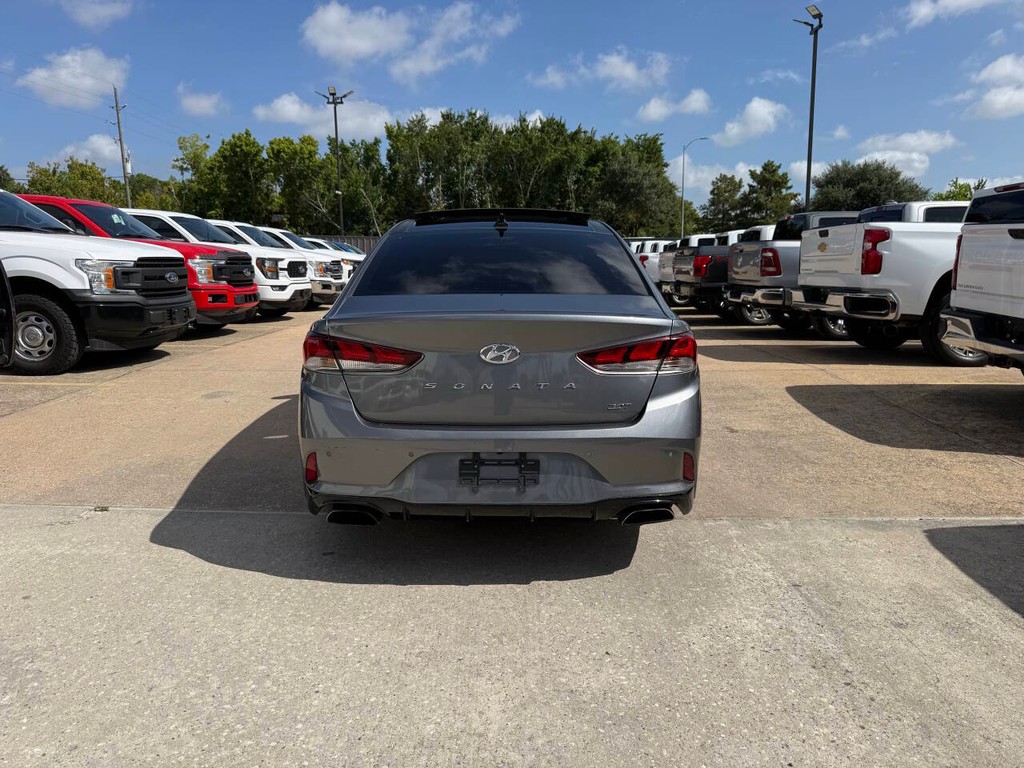 Hyundai Sonata Vehicle Full-screen Gallery Image 39