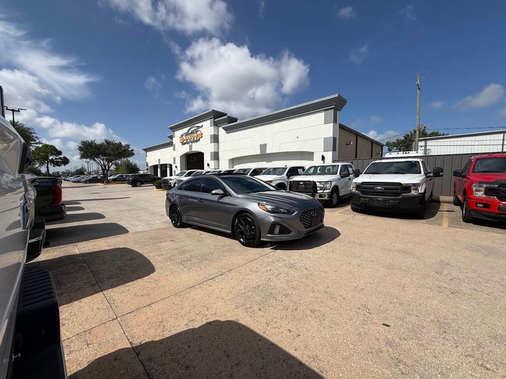 Hyundai Sonata Vehicle Full-screen Gallery Image 44