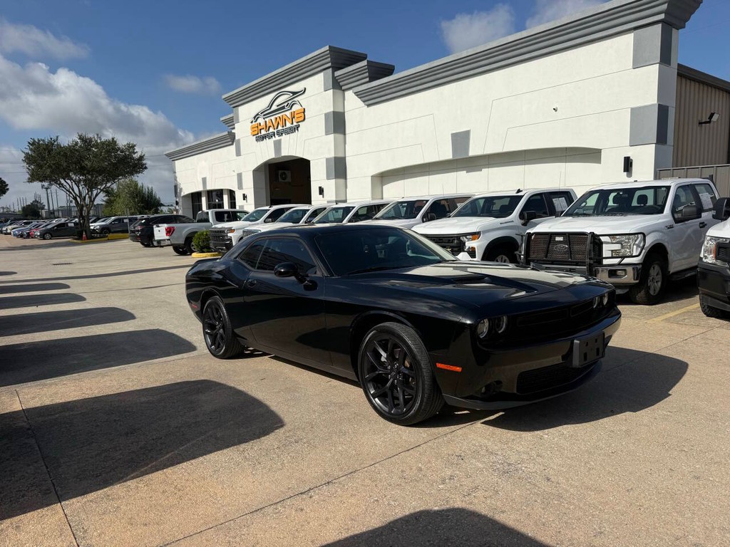 Dodge Challenger Vehicle Full-screen Gallery Image 02