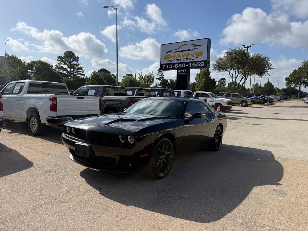 Dodge Challenger Vehicle Full-screen Gallery Image 03