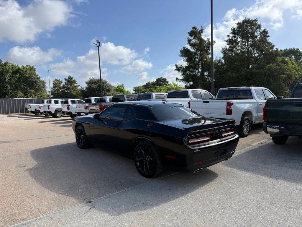 Dodge Challenger Vehicle Full-screen Gallery Image 04
