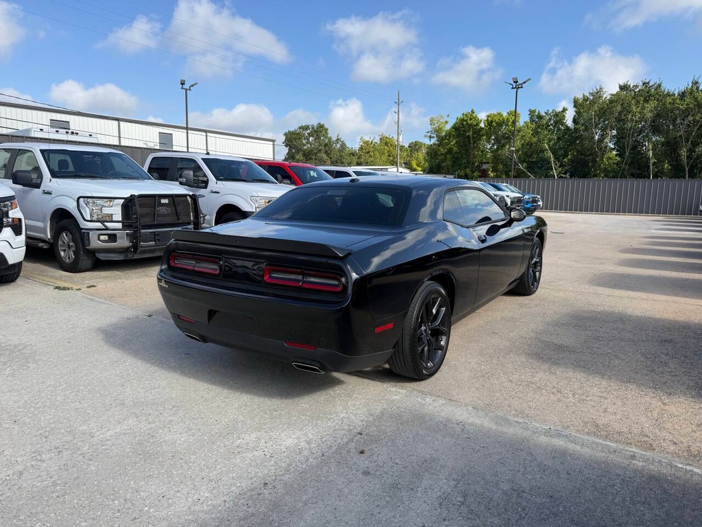Dodge Challenger Vehicle Full-screen Gallery Image 05