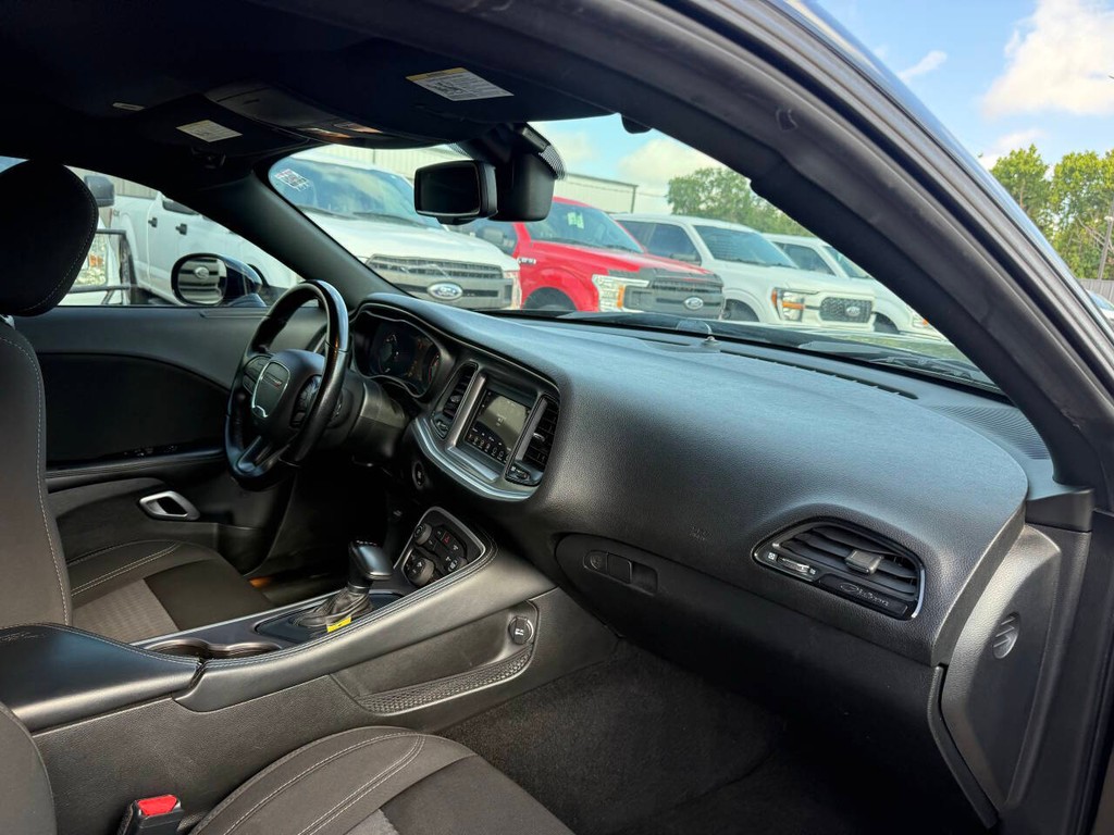 Dodge Challenger Vehicle Full-screen Gallery Image 10