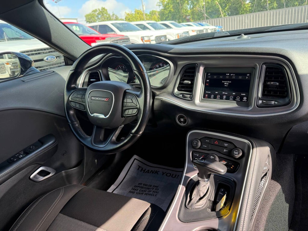 Dodge Challenger Vehicle Full-screen Gallery Image 15
