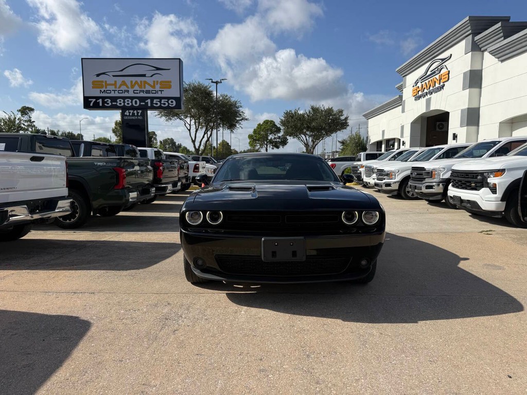 Dodge Challenger Vehicle Full-screen Gallery Image 32