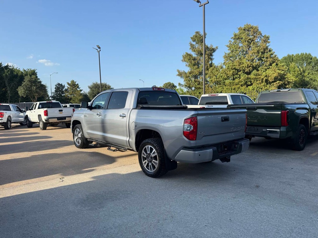 Toyota Tundra 4WD Vehicle Full-screen Gallery Image 04