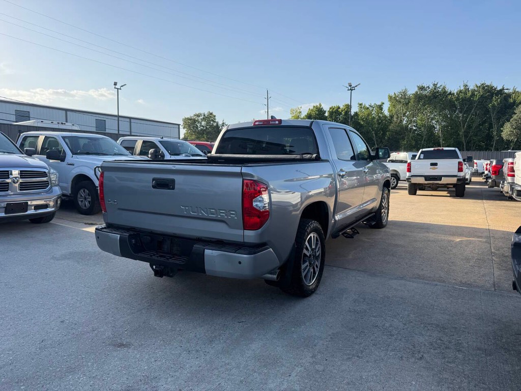 Toyota Tundra 4WD Vehicle Full-screen Gallery Image 05