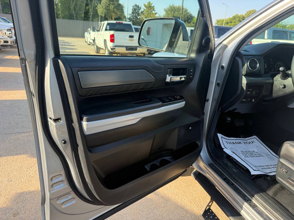 Toyota Tundra 4WD Vehicle Full-screen Gallery Image 08