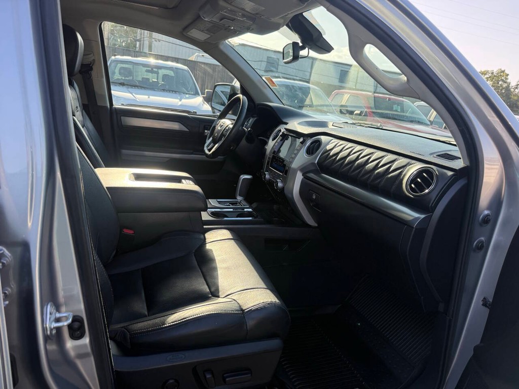 Toyota Tundra 4WD Vehicle Full-screen Gallery Image 10