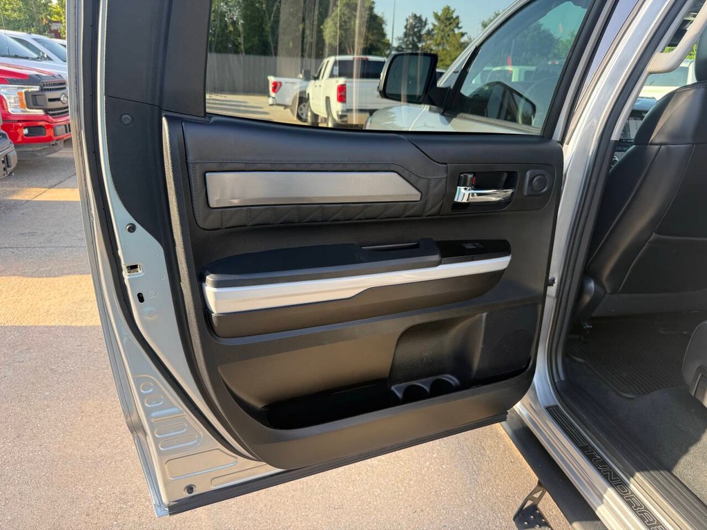Toyota Tundra 4WD Vehicle Full-screen Gallery Image 14