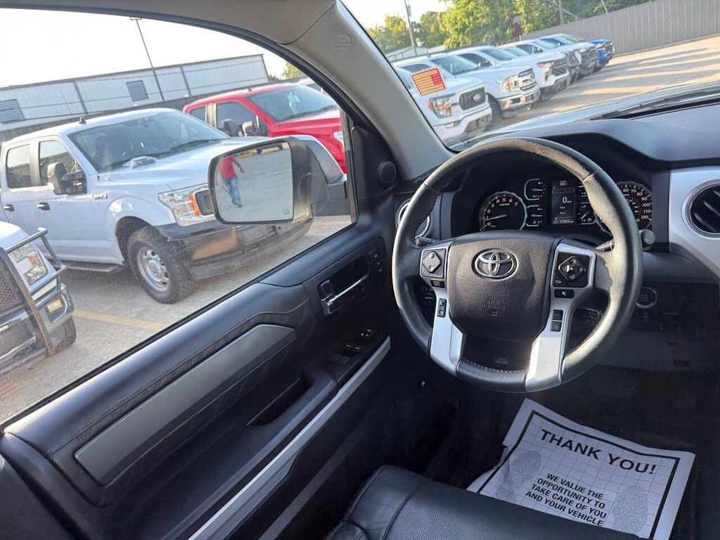 Toyota Tundra 4WD Vehicle Full-screen Gallery Image 19
