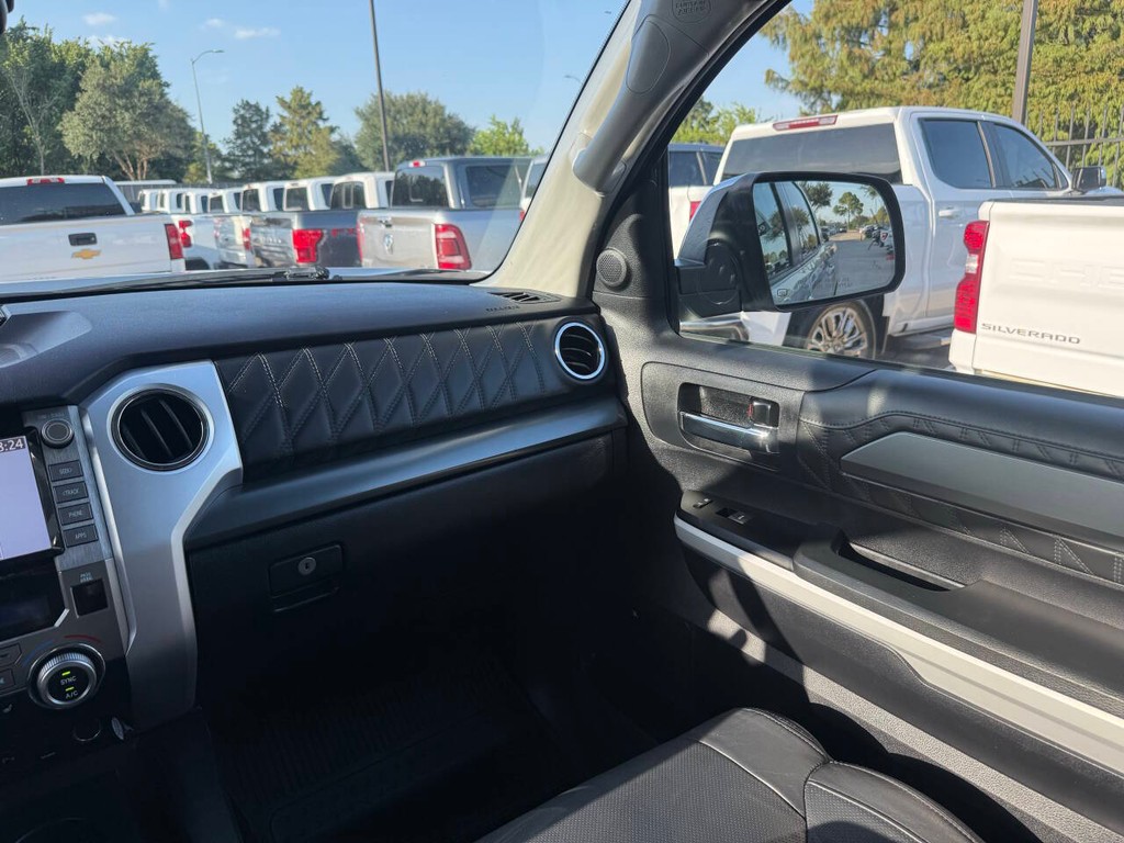 Toyota Tundra 4WD Vehicle Full-screen Gallery Image 20
