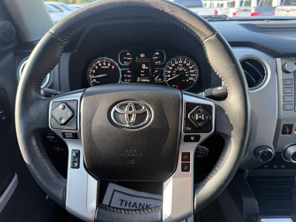 Toyota Tundra 4WD Vehicle Full-screen Gallery Image 23
