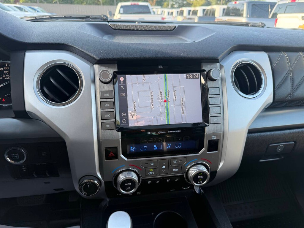 Toyota Tundra 4WD Vehicle Full-screen Gallery Image 24