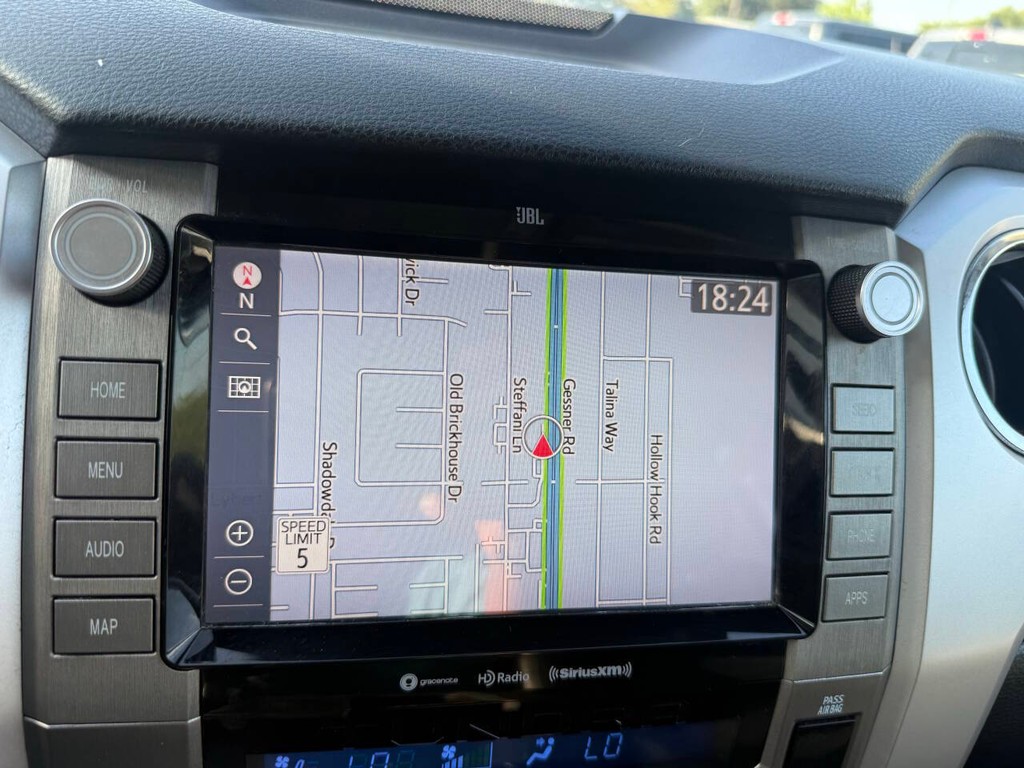 Toyota Tundra 4WD Vehicle Full-screen Gallery Image 26