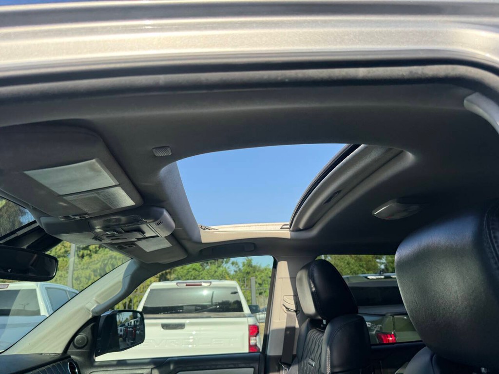 Toyota Tundra 4WD Vehicle Full-screen Gallery Image 32