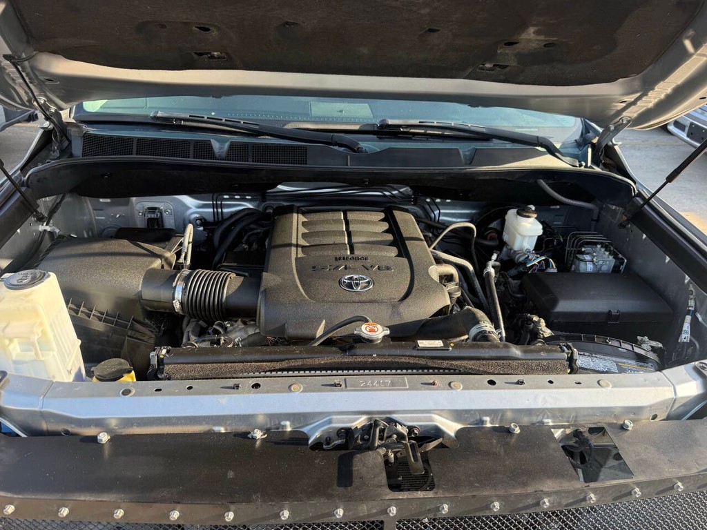 Toyota Tundra 4WD Vehicle Full-screen Gallery Image 36