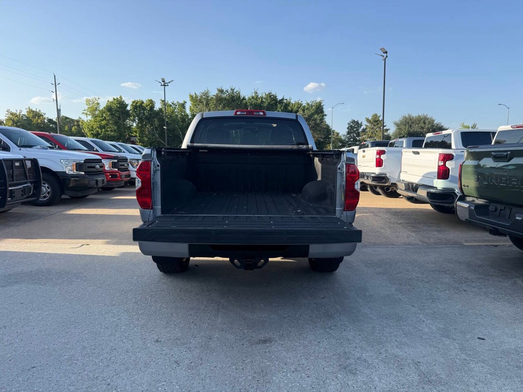 Toyota Tundra 4WD Vehicle Full-screen Gallery Image 39