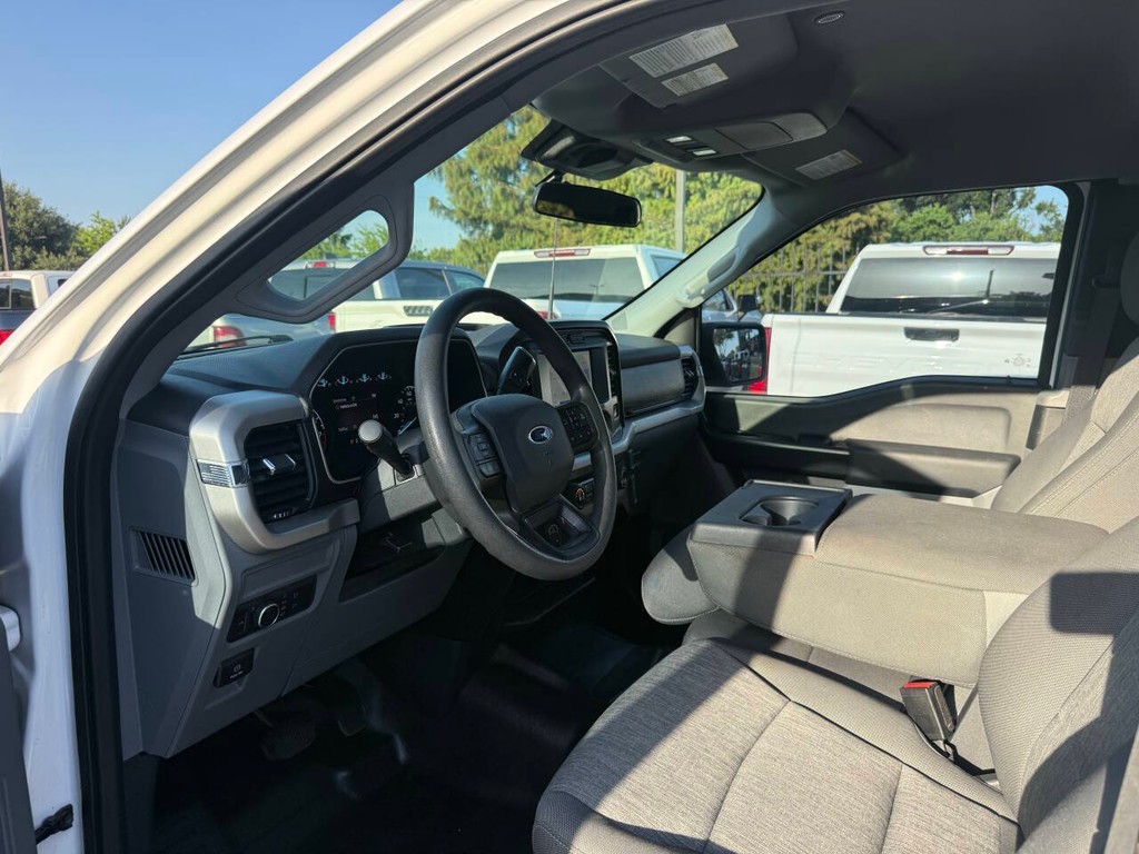 Ford F-150 Vehicle Full-screen Gallery Image 06