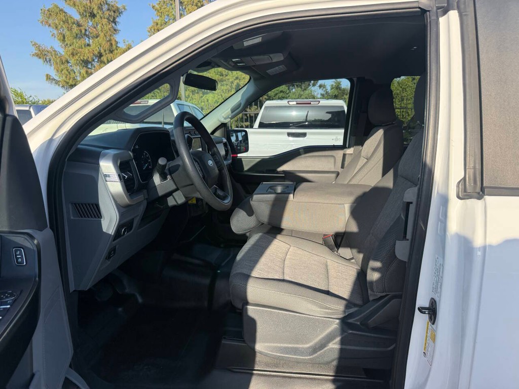 Ford F-150 Vehicle Full-screen Gallery Image 07