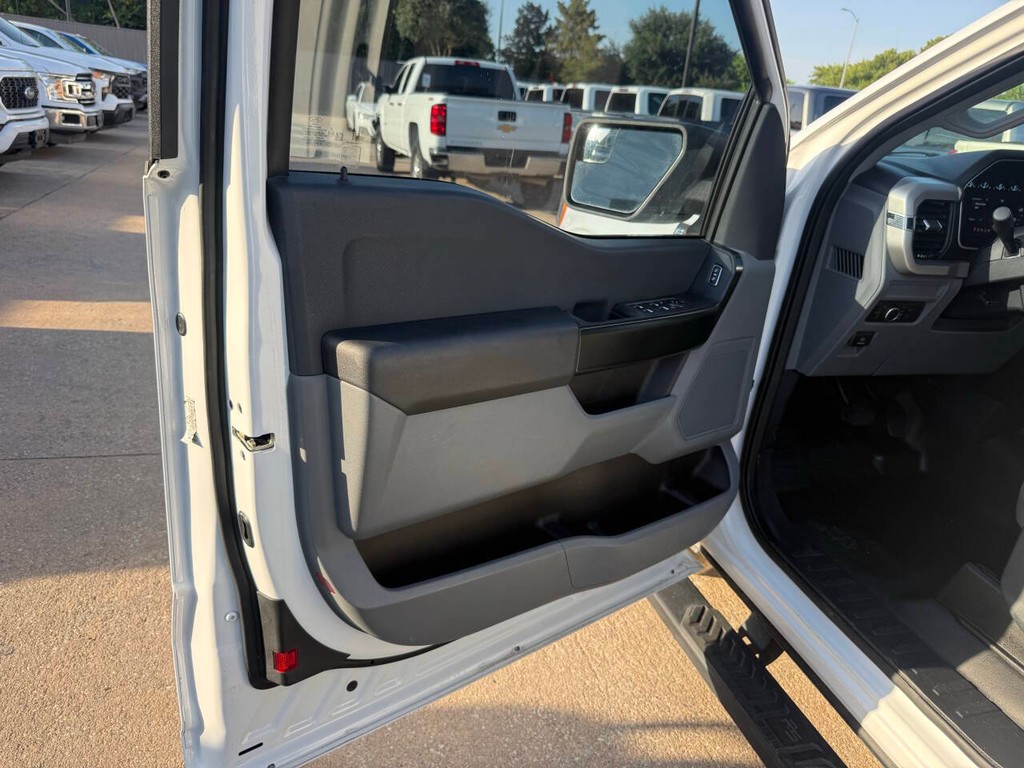 Ford F-150 Vehicle Full-screen Gallery Image 08