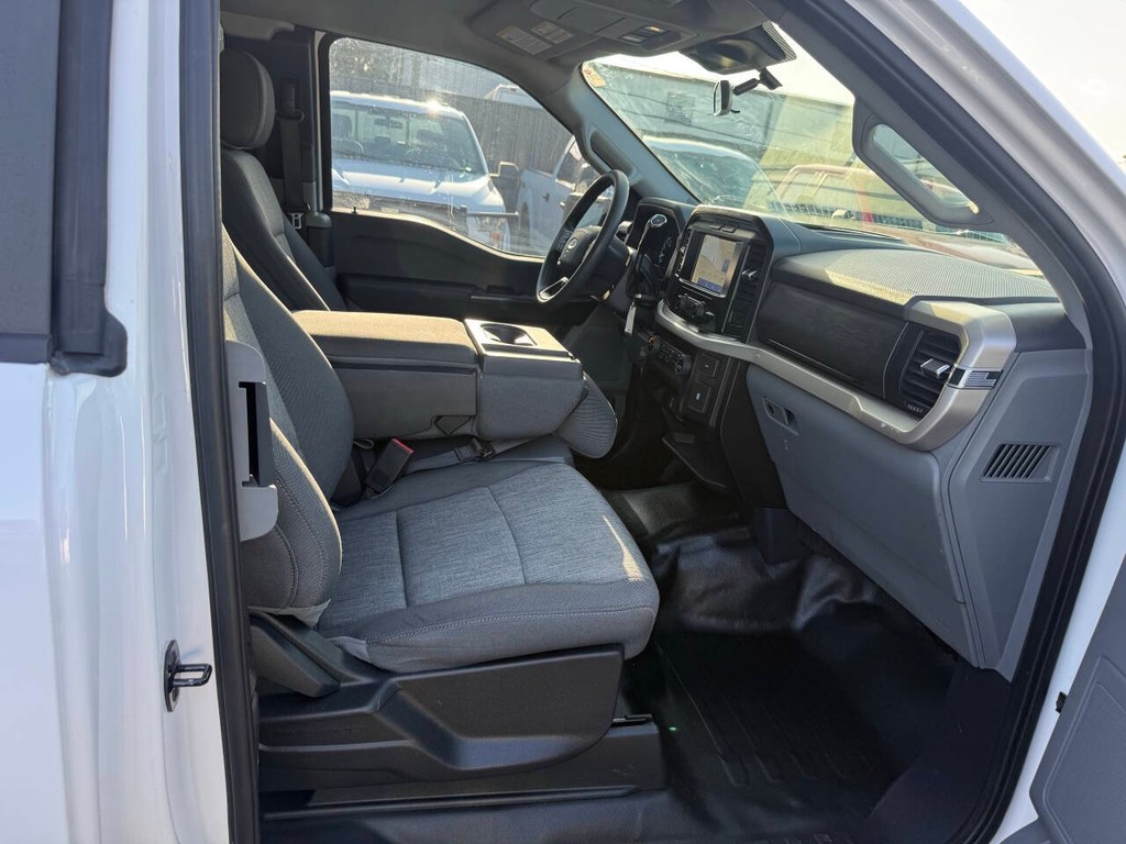 Ford F-150 Vehicle Full-screen Gallery Image 10