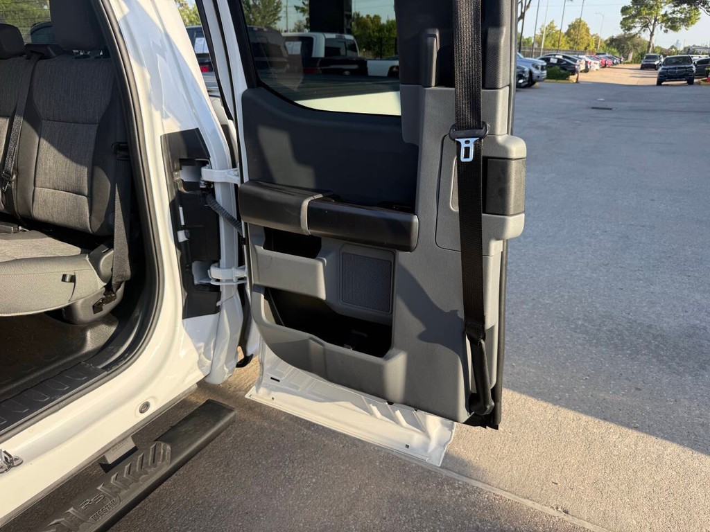 Ford F-150 Vehicle Full-screen Gallery Image 13