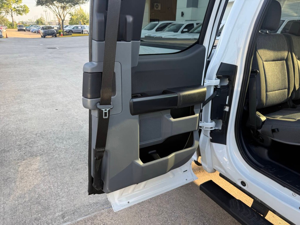 Ford F-150 Vehicle Full-screen Gallery Image 15