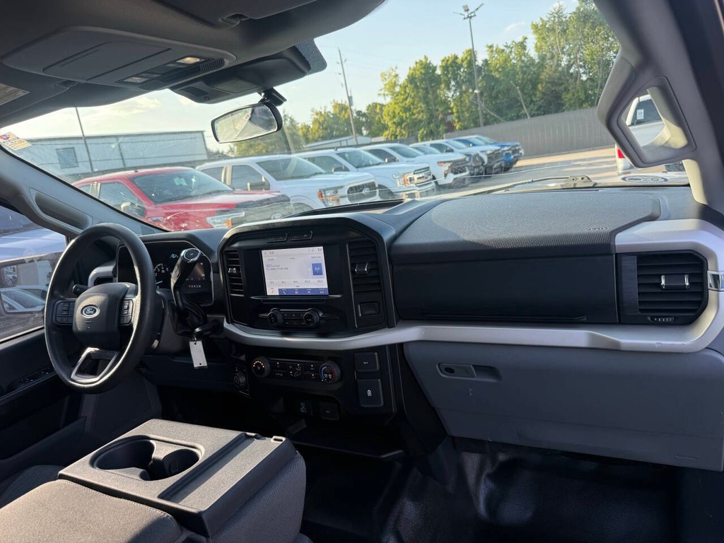 Ford F-150 Vehicle Full-screen Gallery Image 16